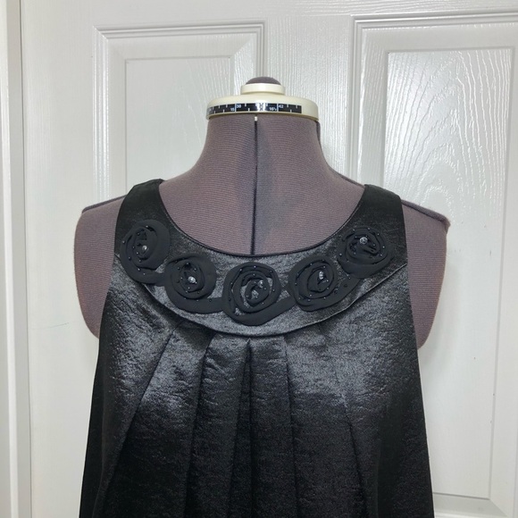 R&M Richards Embellished Neckline Black Sleeveless Pleated Loose Fit Dress 8 - Picture 2 of 14